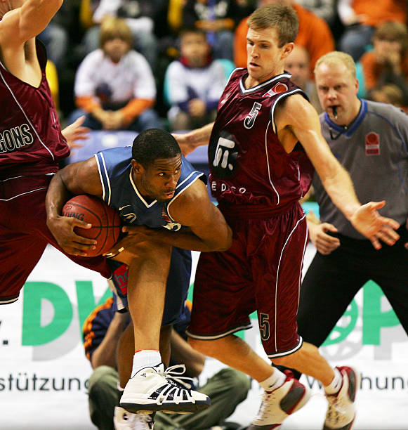 保持一致的 保持一致的