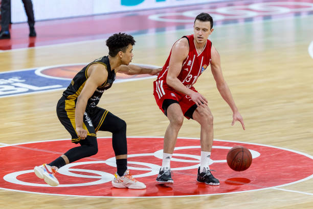 的表现告诉 的表现告诉